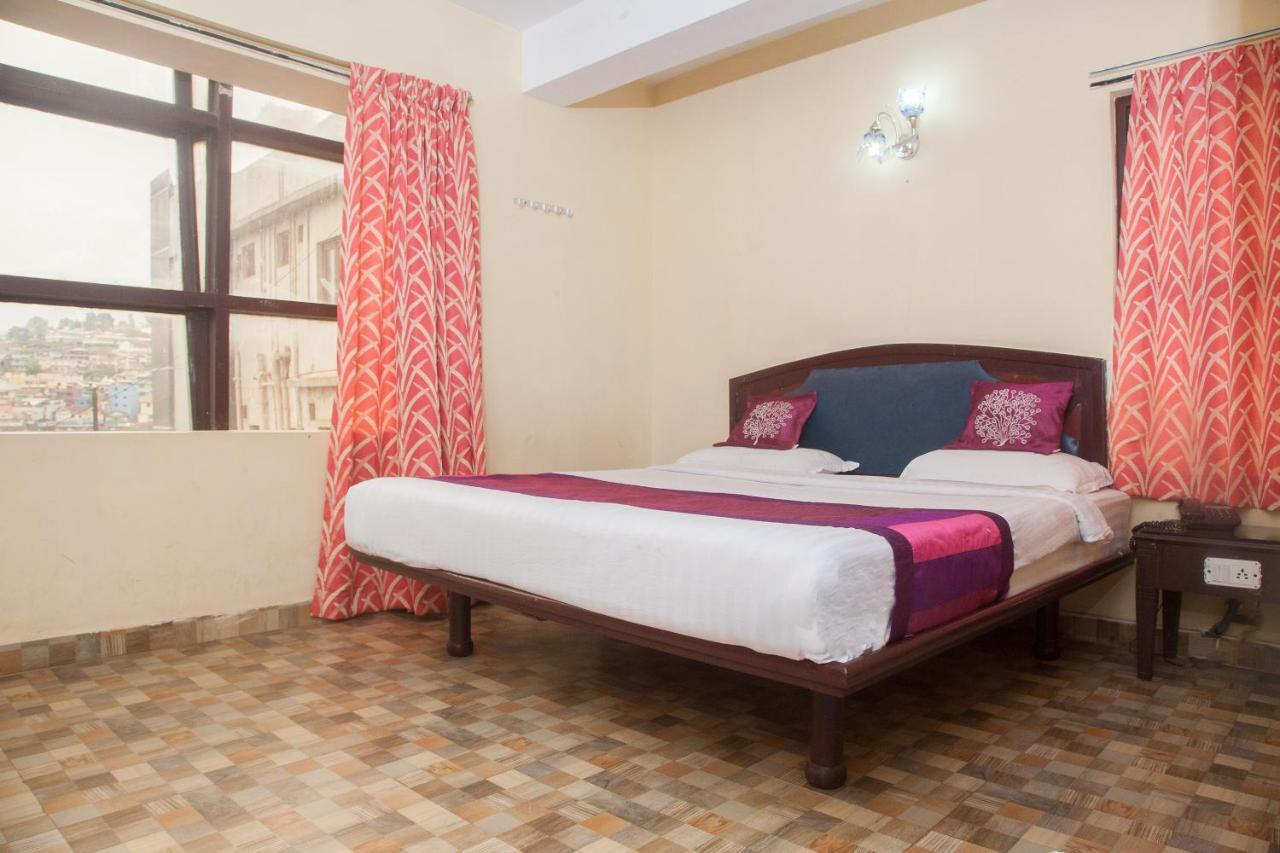 Oyo 12357 Hotel Nilgiris Inn Ooty Exterior foto
